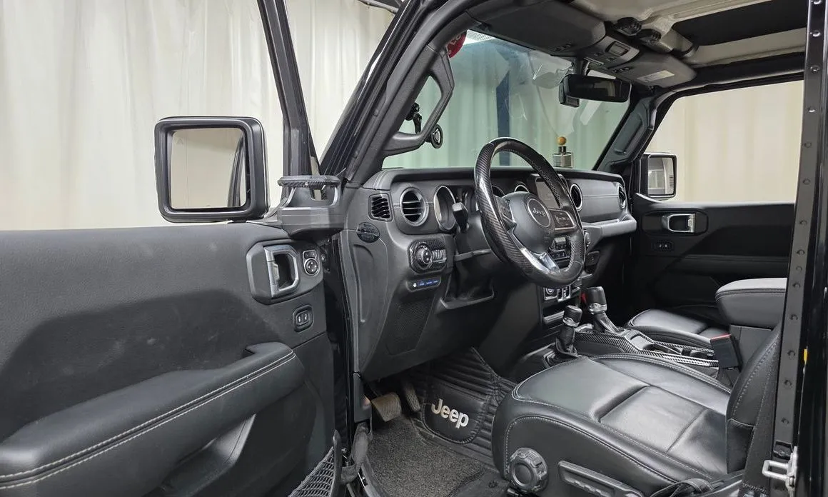 Jeep Wrangler — фото 7