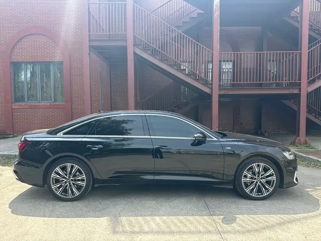 Audi A6L — фото 10
