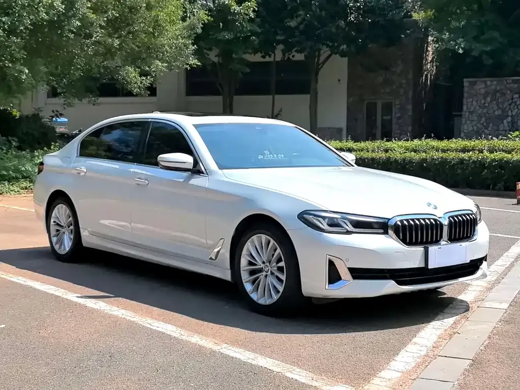 BMW 5 Series — фото 1