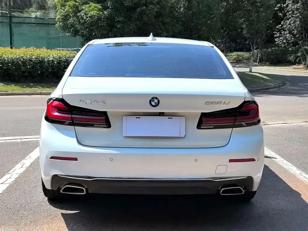 BMW 5 Series — фото 5