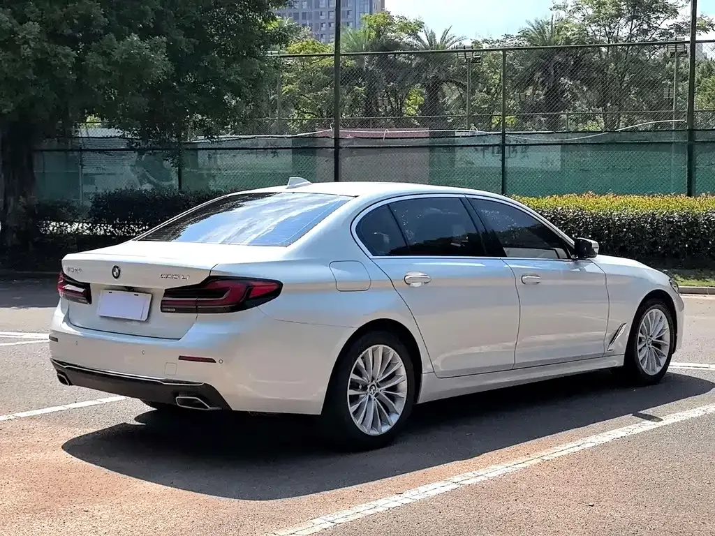 BMW 5 Series — фото 4