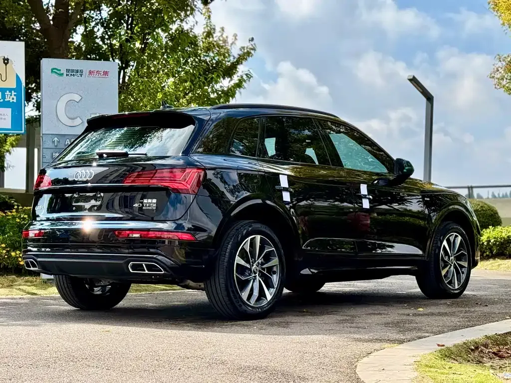 Audi Q5L — фото 5