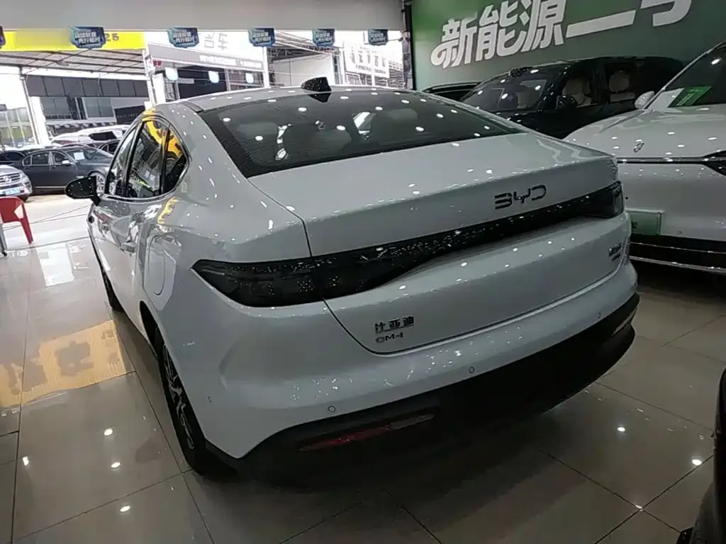 BYD Seal 05 DM-i — фото 10