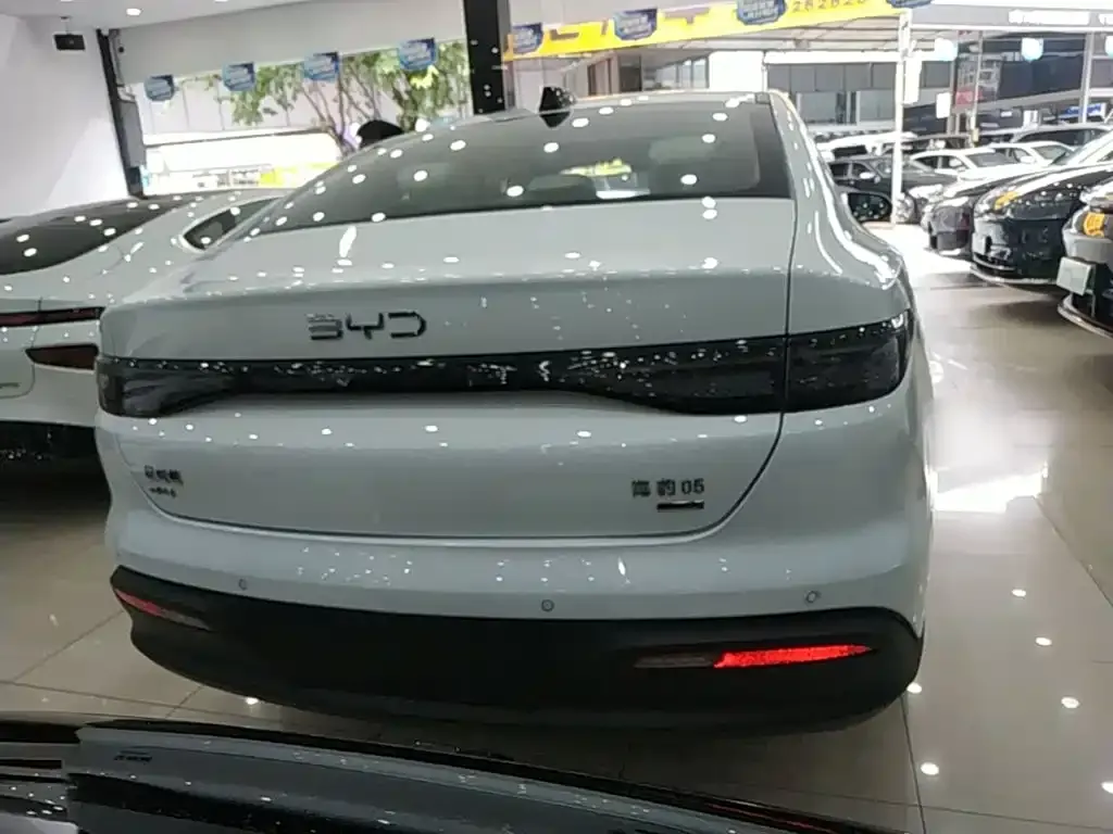BYD Seal 05 DM-i — фото 8
