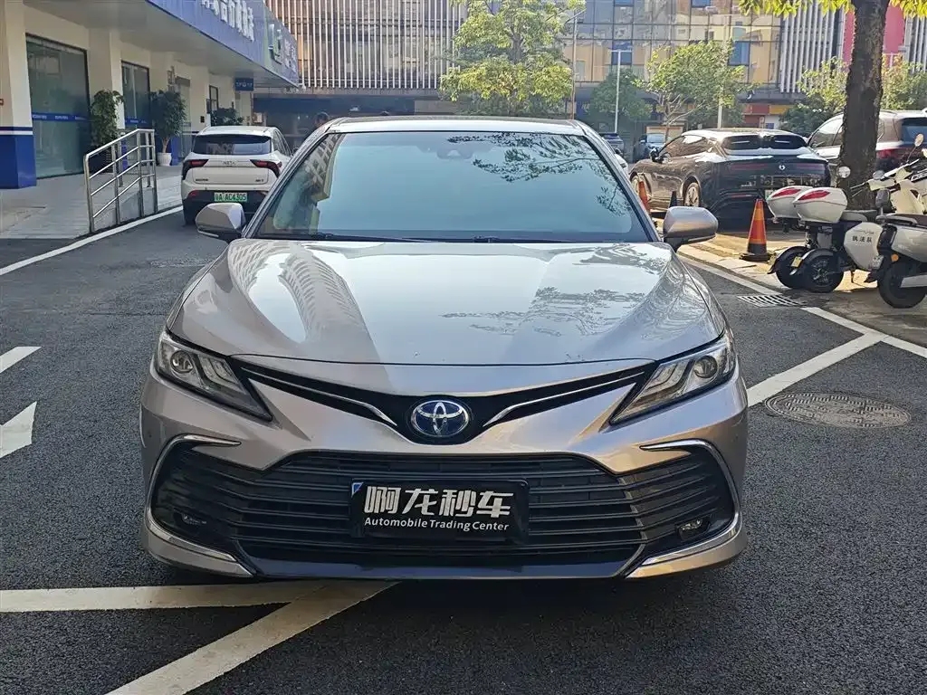 Toyota Camry — фото 9