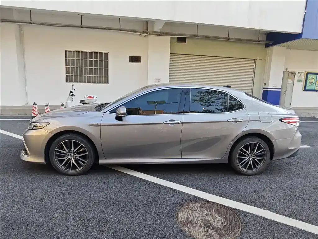 Toyota Camry — фото 6