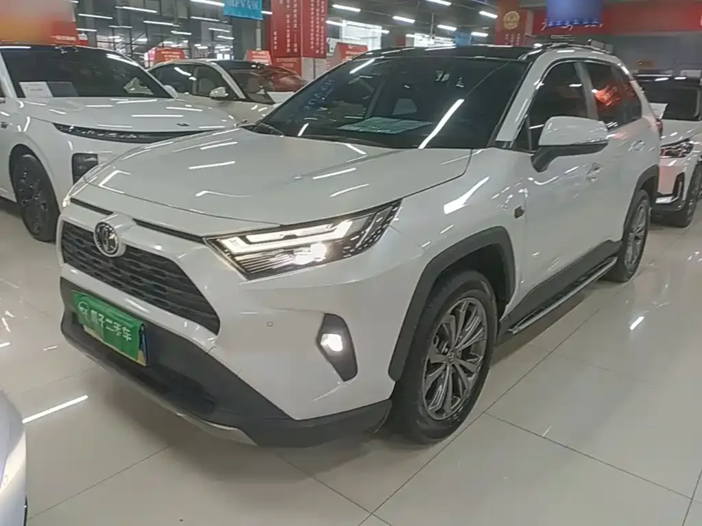 Toyota RAV4 — фото 1