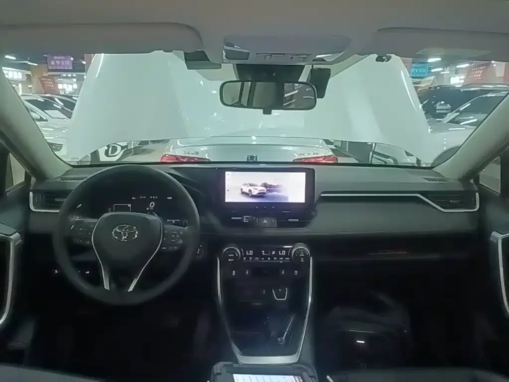 Toyota RAV4 — фото 4