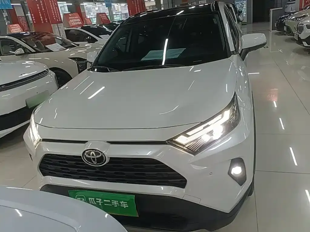Toyota RAV4 — фото 7