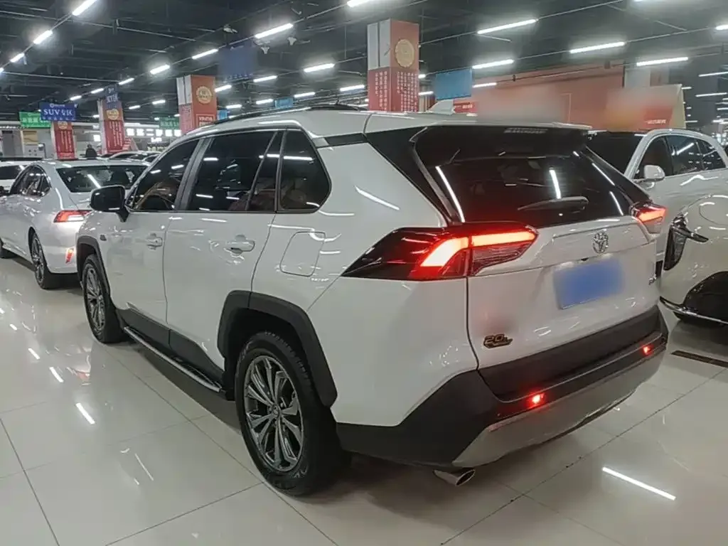 Toyota RAV4 — фото 3