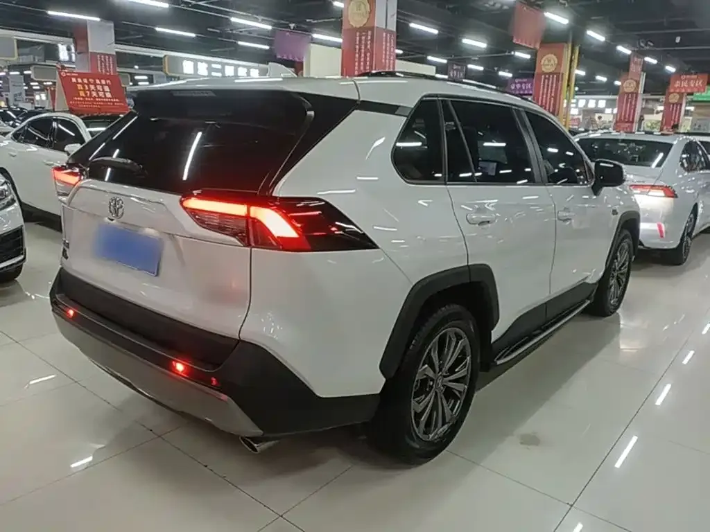 Toyota RAV4 — фото 10
