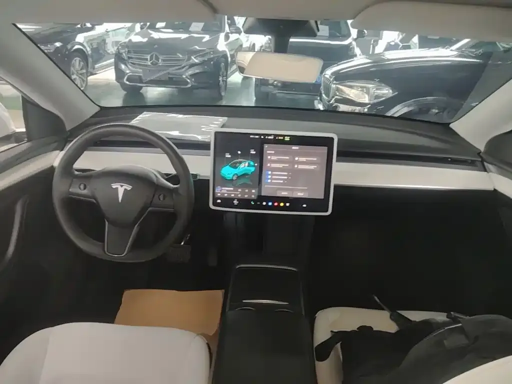 Tesla Model Y — фото 6