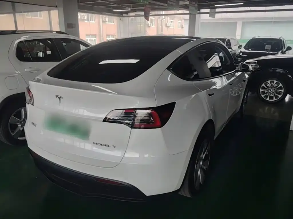Tesla Model Y — фото 4