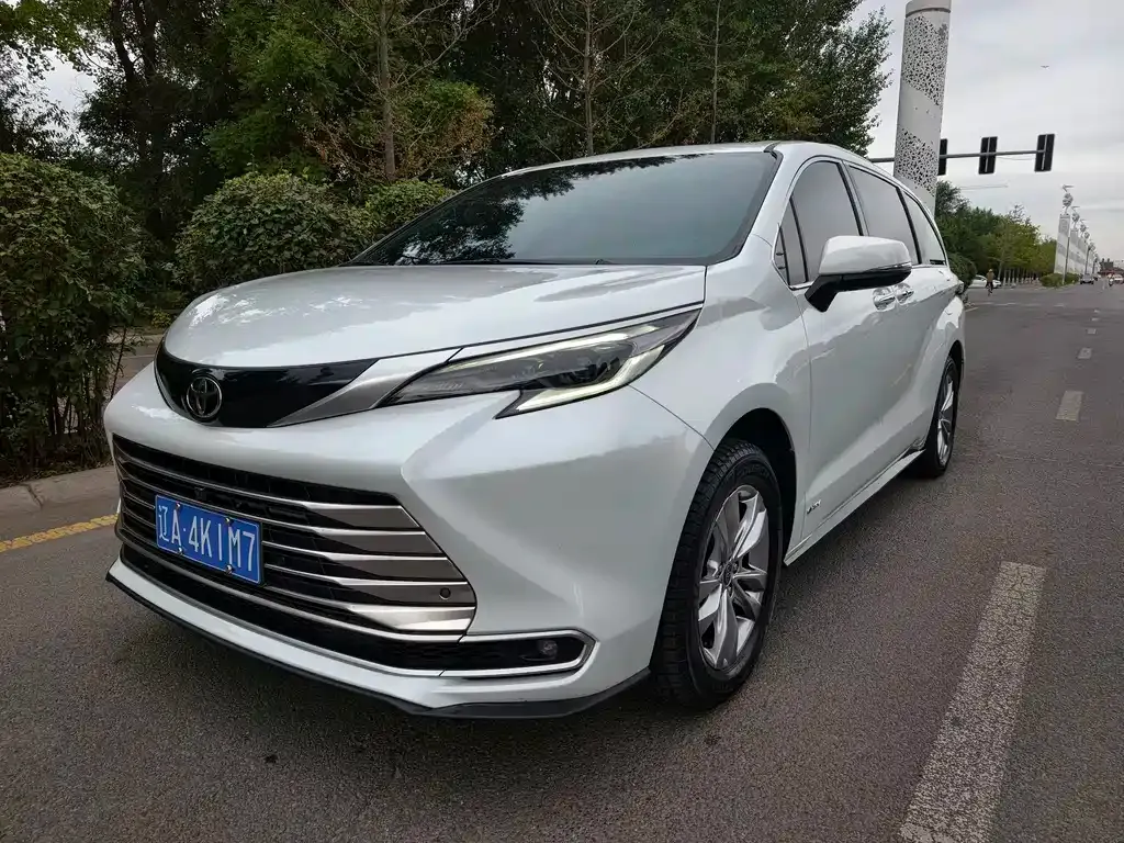 Toyota Sienna — фото 7