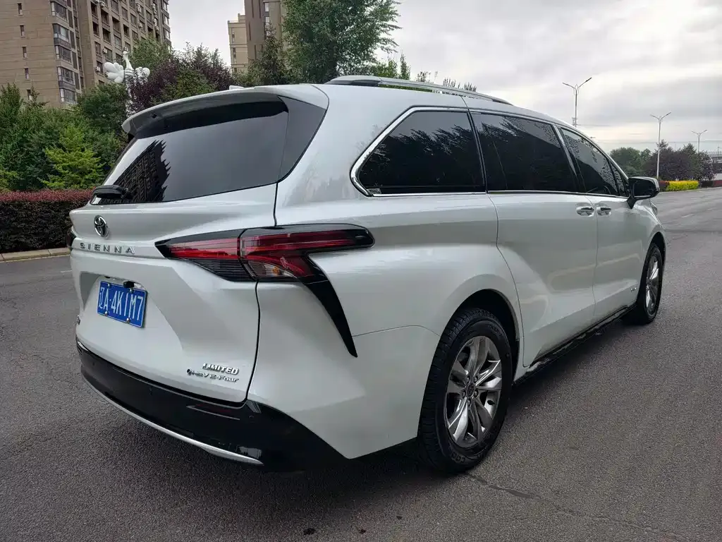 Toyota Sienna — фото 6