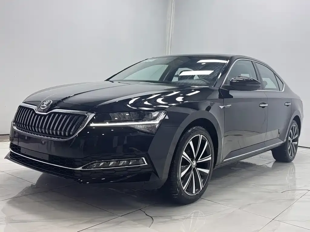 Skoda Superb — фото 1
