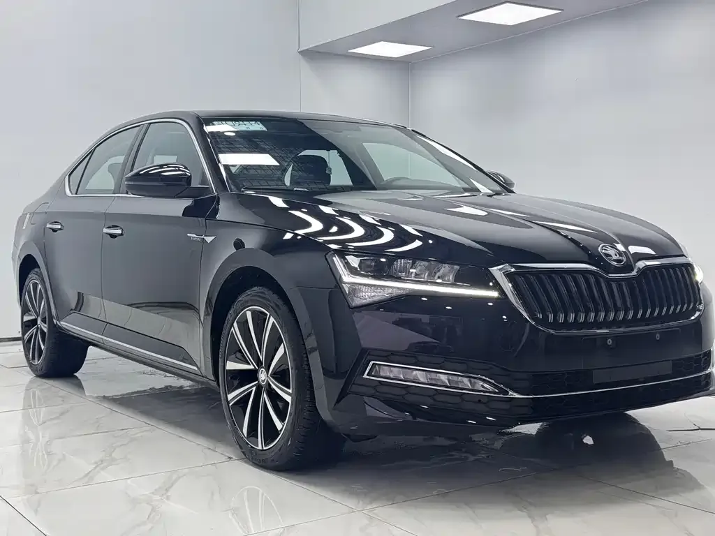Skoda Superb — фото 8