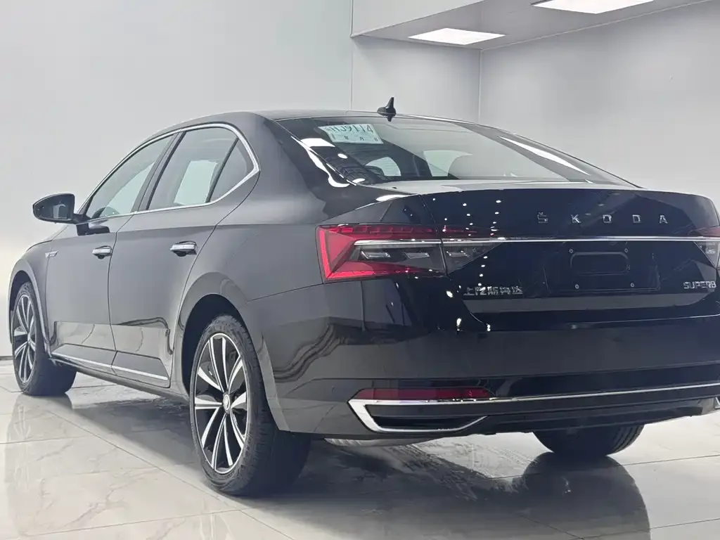 Skoda Superb — фото 6