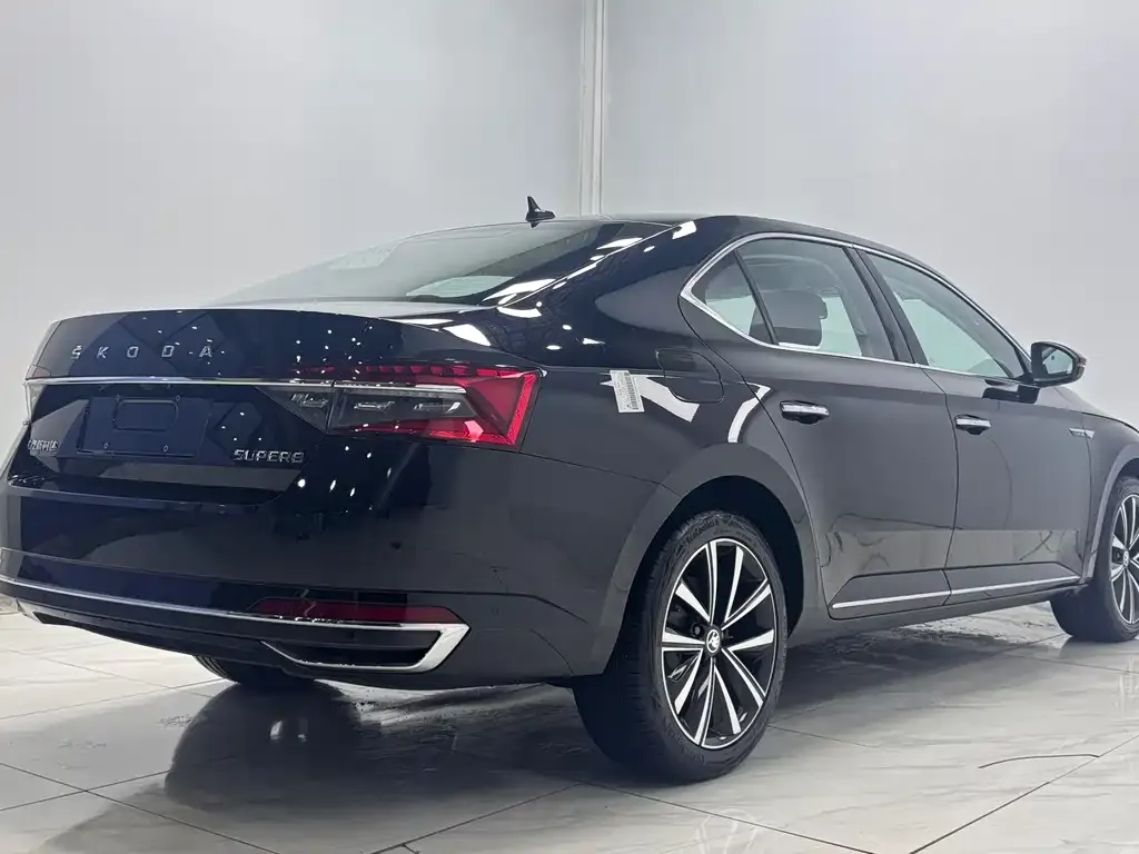 Skoda Superb — фото 2