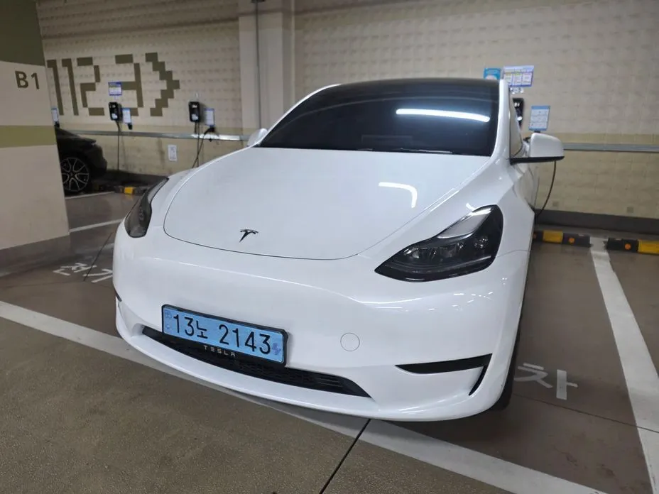 Tesla Model Y — фото 1