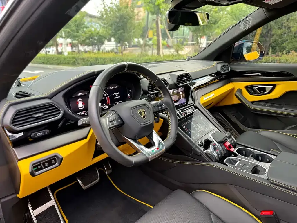 Lamborghini Urus — фото 9
