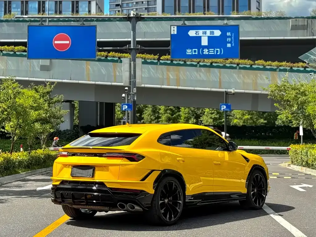 Lamborghini Urus — фото 6