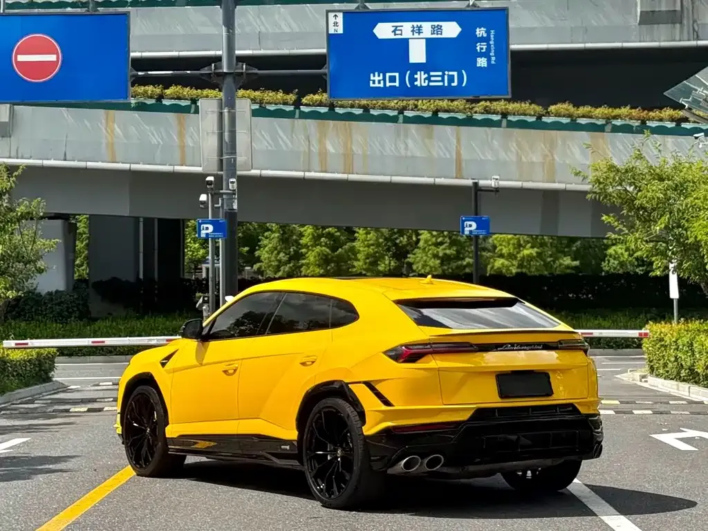Lamborghini Urus — фото 7