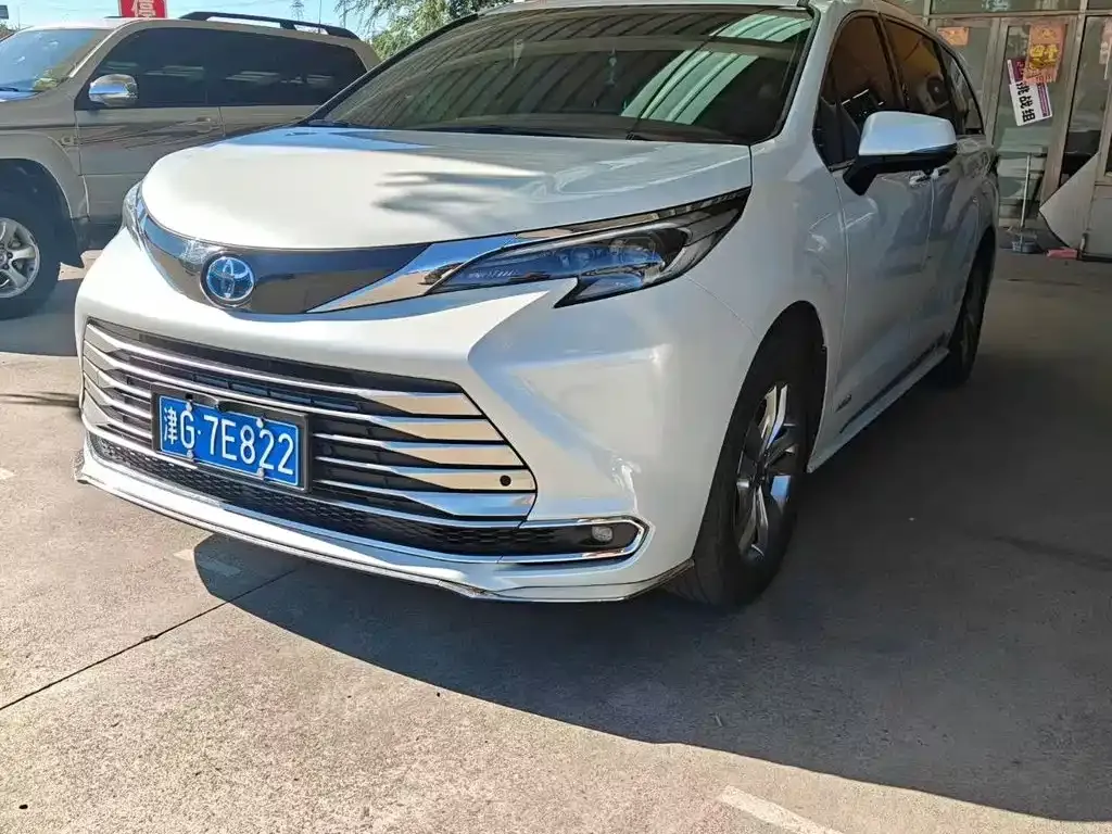 Toyota Sienna — фото 2