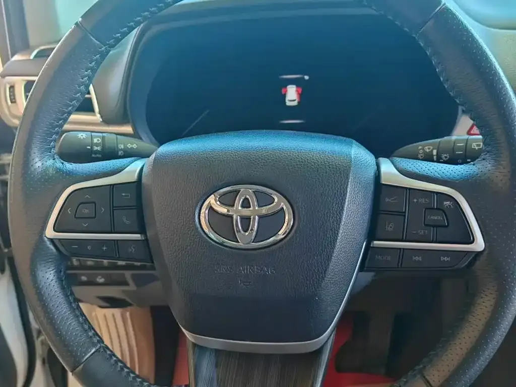 Toyota Sienna — фото 3