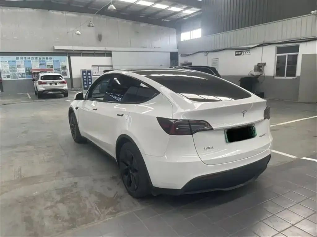 Tesla Model Y — фото 5