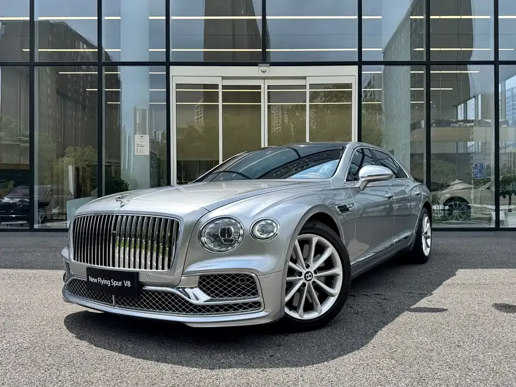 Bentley Flying Spur — фото 1