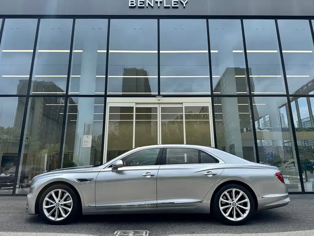 Bentley Flying Spur — фото 6