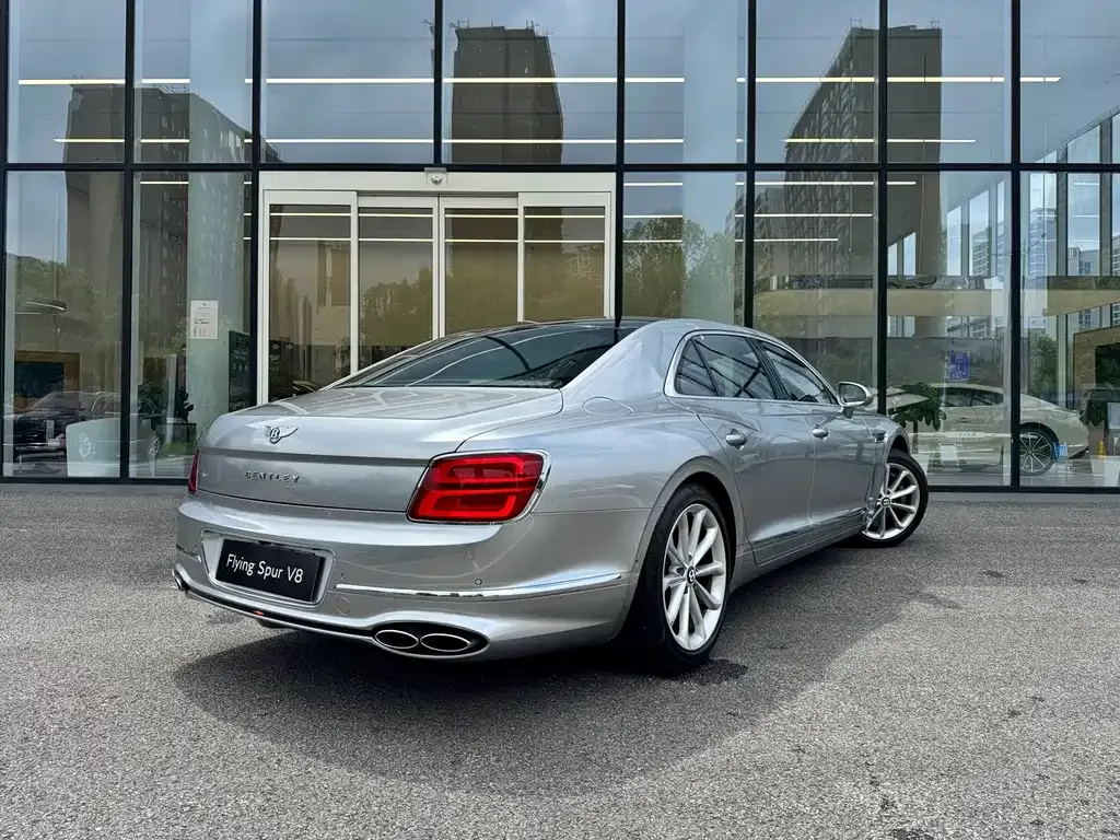 Bentley Flying Spur — фото 5