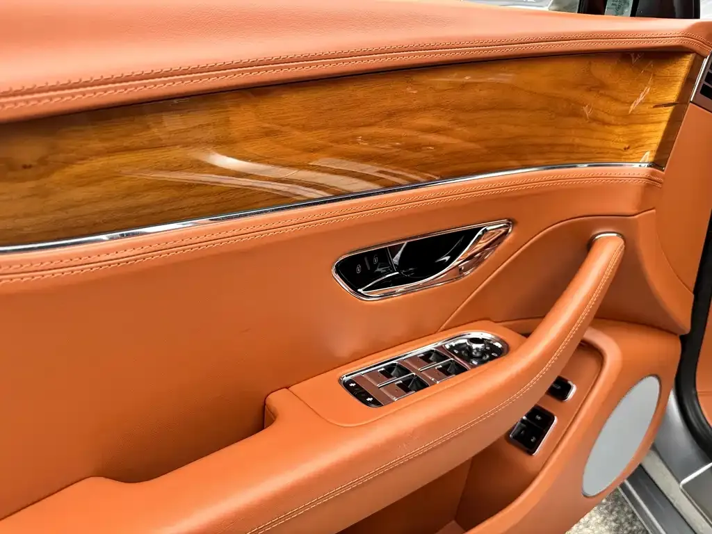 Bentley Flying Spur — фото 2