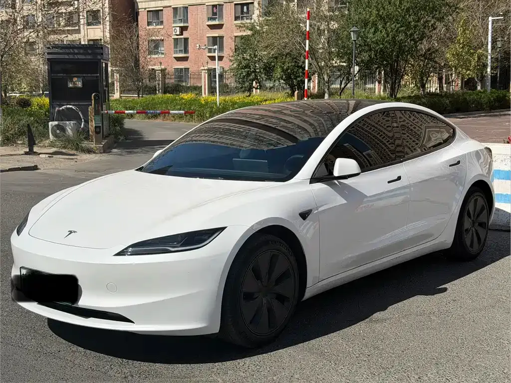 Tesla Model 3 — фото 1