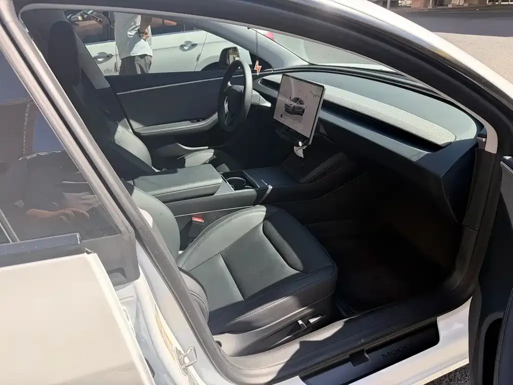 Tesla Model 3 — фото 8
