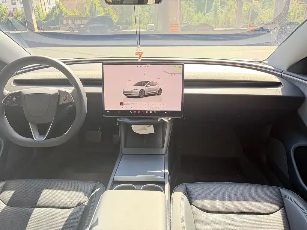 Tesla Model 3 — фото 3