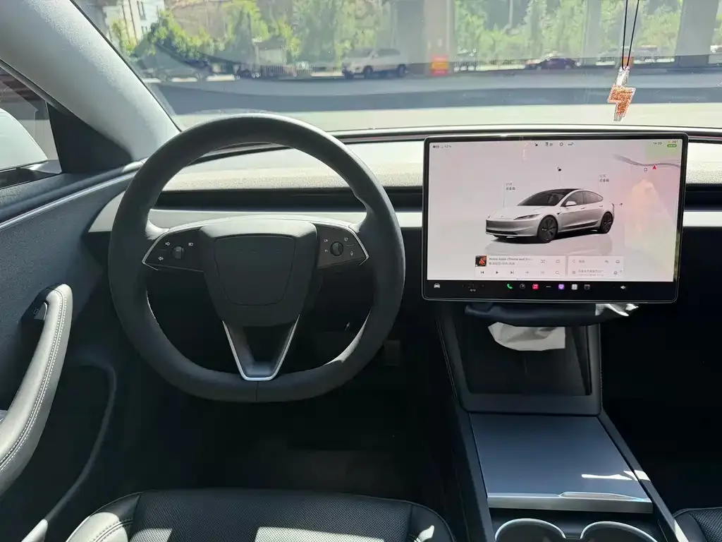 Tesla Model 3 — фото 9
