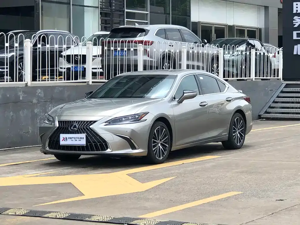Lexus ES — фото 1