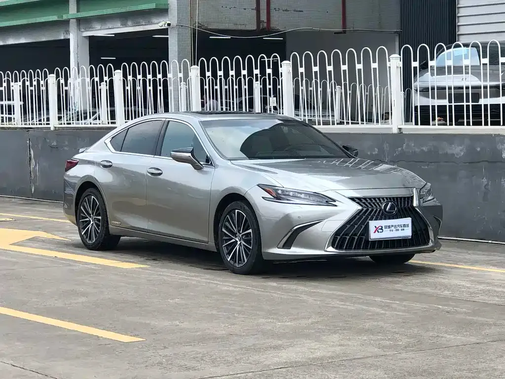 Lexus ES — фото 8