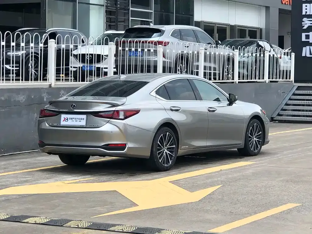 Lexus ES — фото 3
