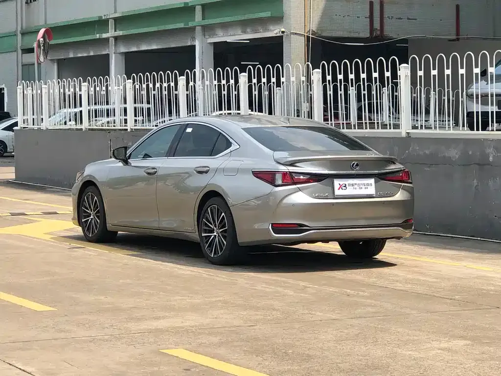 Lexus ES — фото 4