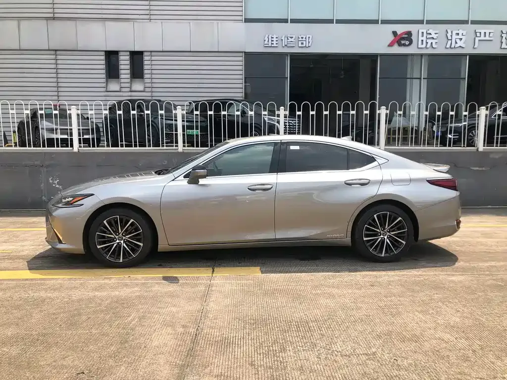 Lexus ES — фото 9