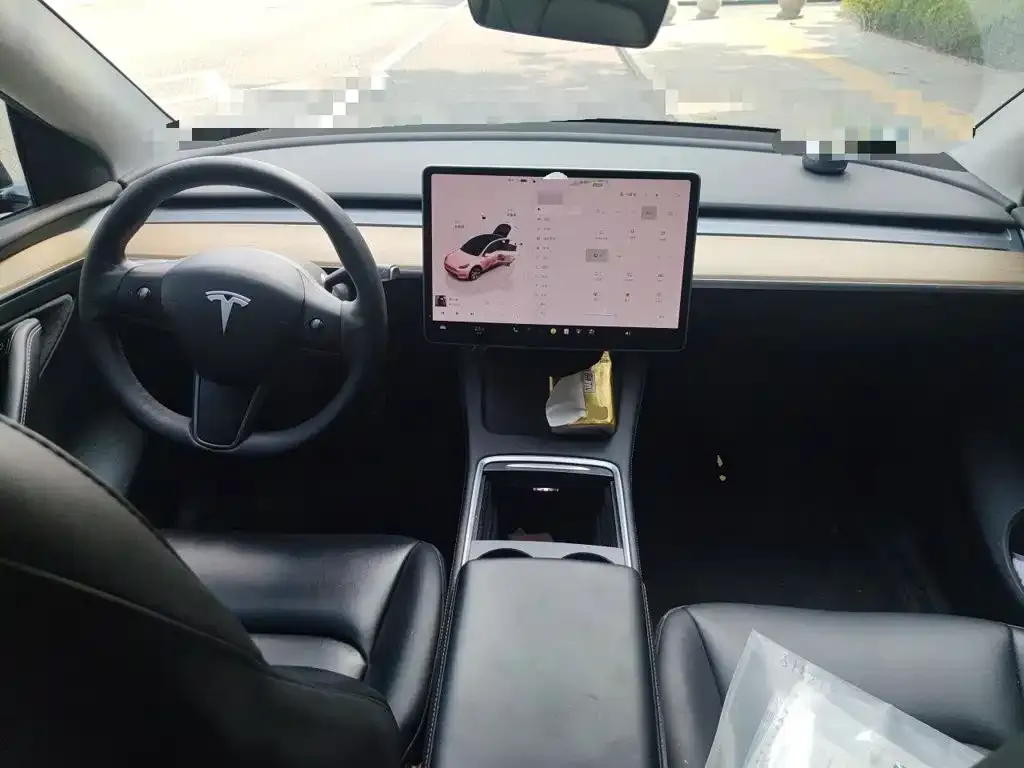 Tesla Model Y — фото 4