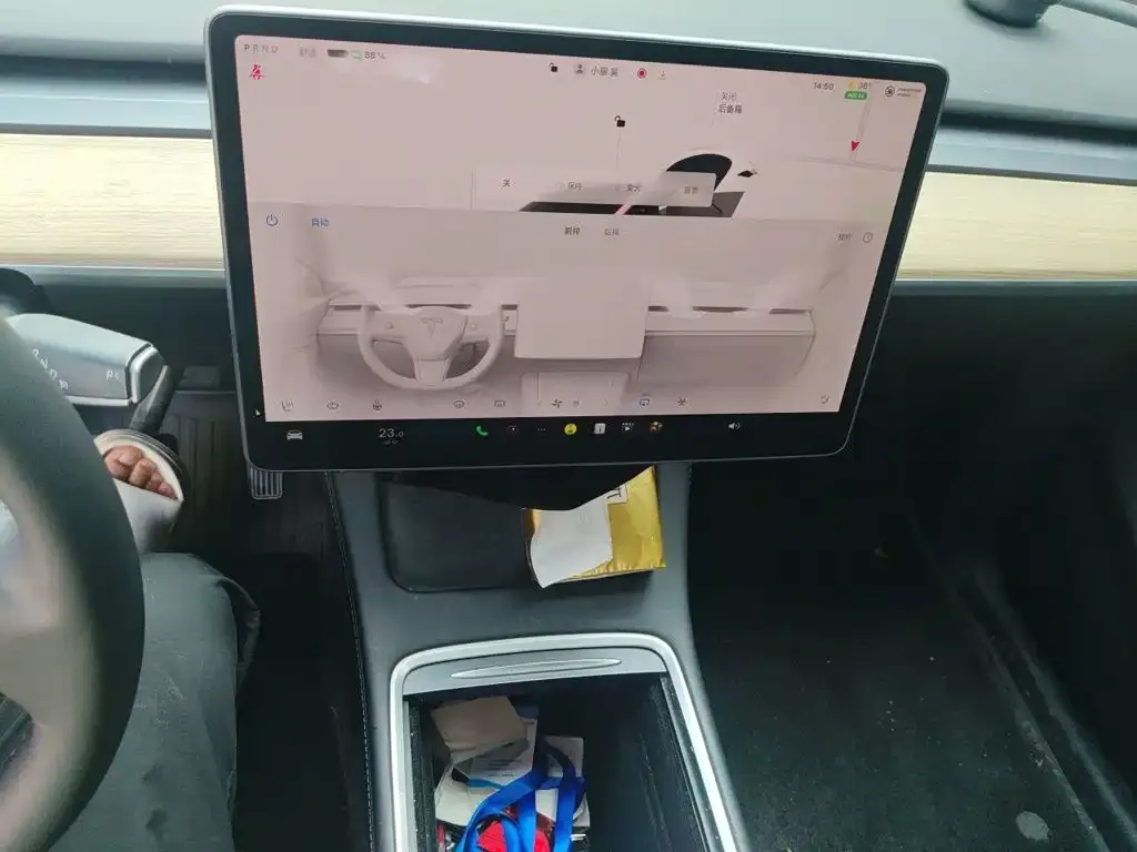 Tesla Model Y — фото 10