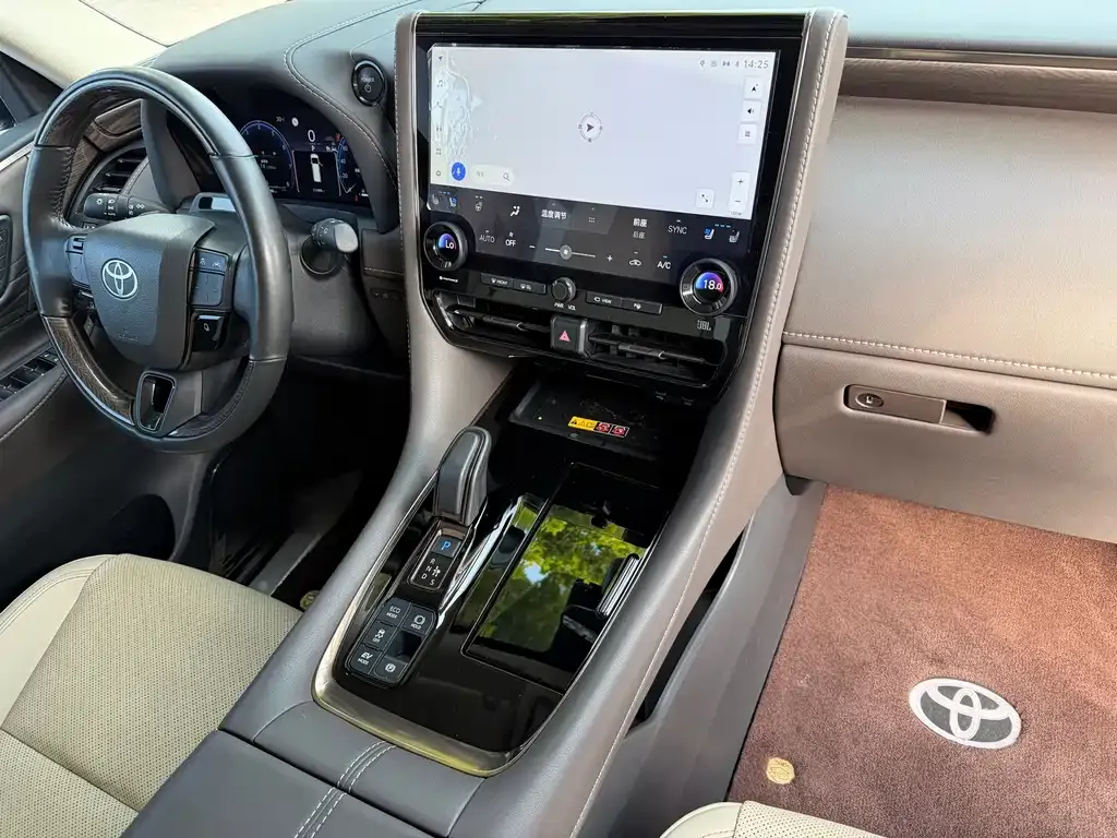 Toyota Alphard — фото 5
