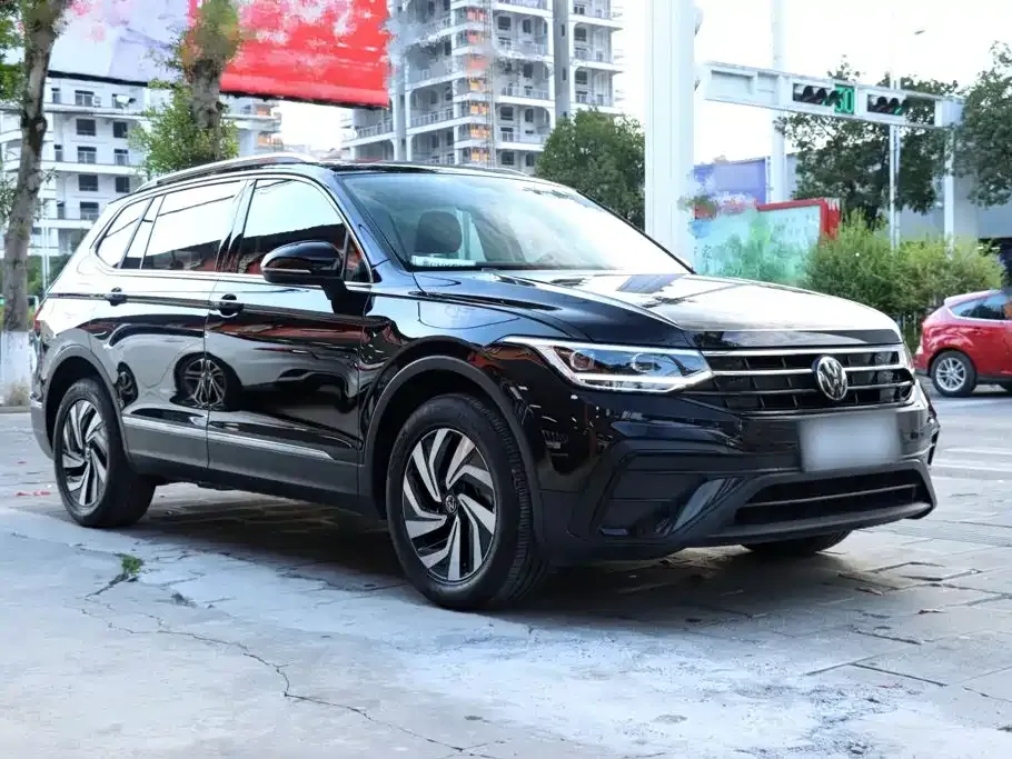 Volkswagen Tiguan L — фото 3