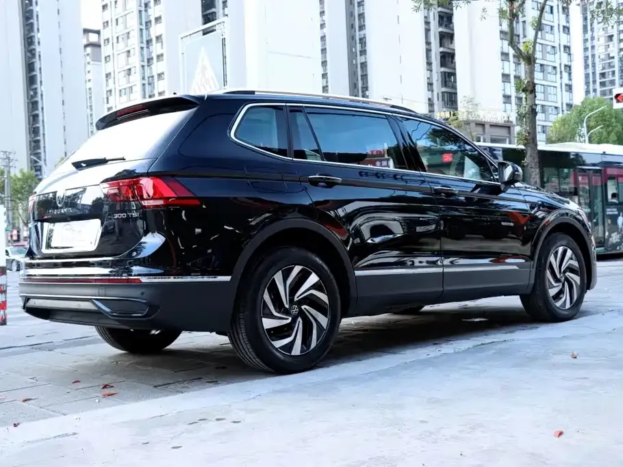 Volkswagen Tiguan L — фото 4