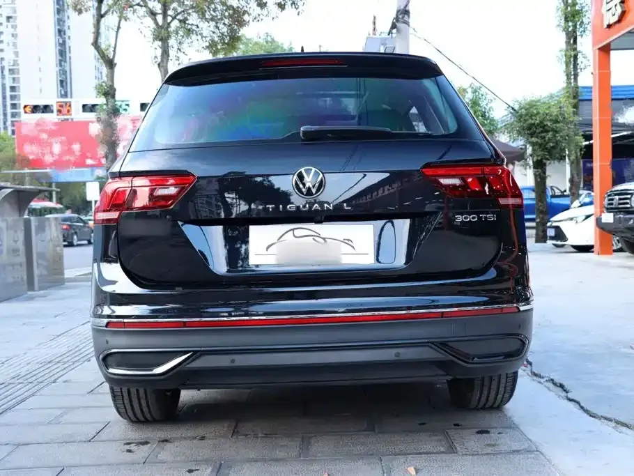 Volkswagen Tiguan L — фото 10