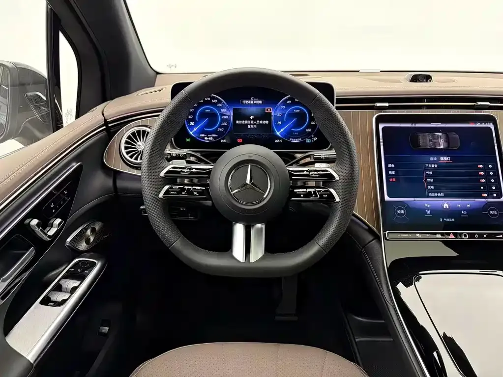 Mercedes-Benz EQE SUV — фото 6